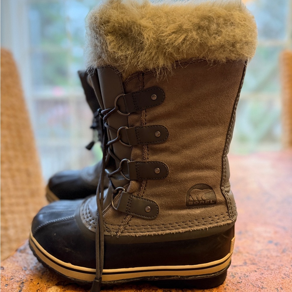 Women’s Sorel Waterproof Winter Boots – Size 4 – Quarry/Black
